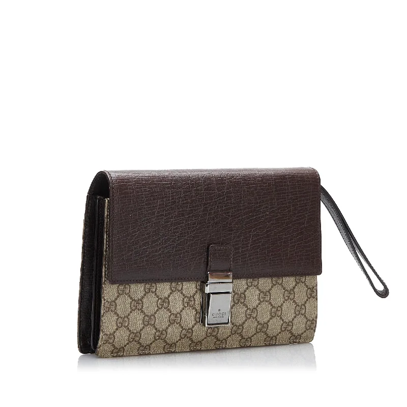 Gucci Marmont bags for women with quilted leather exteriorsGucci GG Supreme Clutch Bag (SHG-ZFvOax)