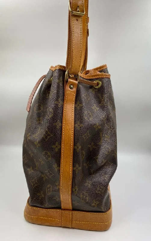 Louis Vuitton bags with a front - zip pocket for small items like keysLouis Vuitton Noé Bag