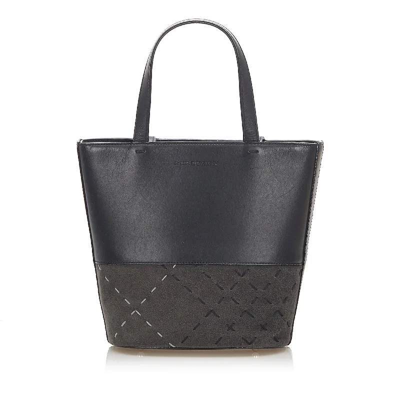 Sustainable and Ethical Burberry Bags for Conscious ConsumersBurberry Leather Handbag (SHG-18820)