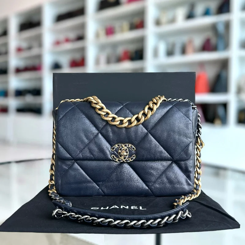 Chanel Chain Strap Handbag for Everyday UseC19 Medium 19 Bag Quilted Goatskin Midnight Dark Blue Two-Tone Golden Hardware Series 30