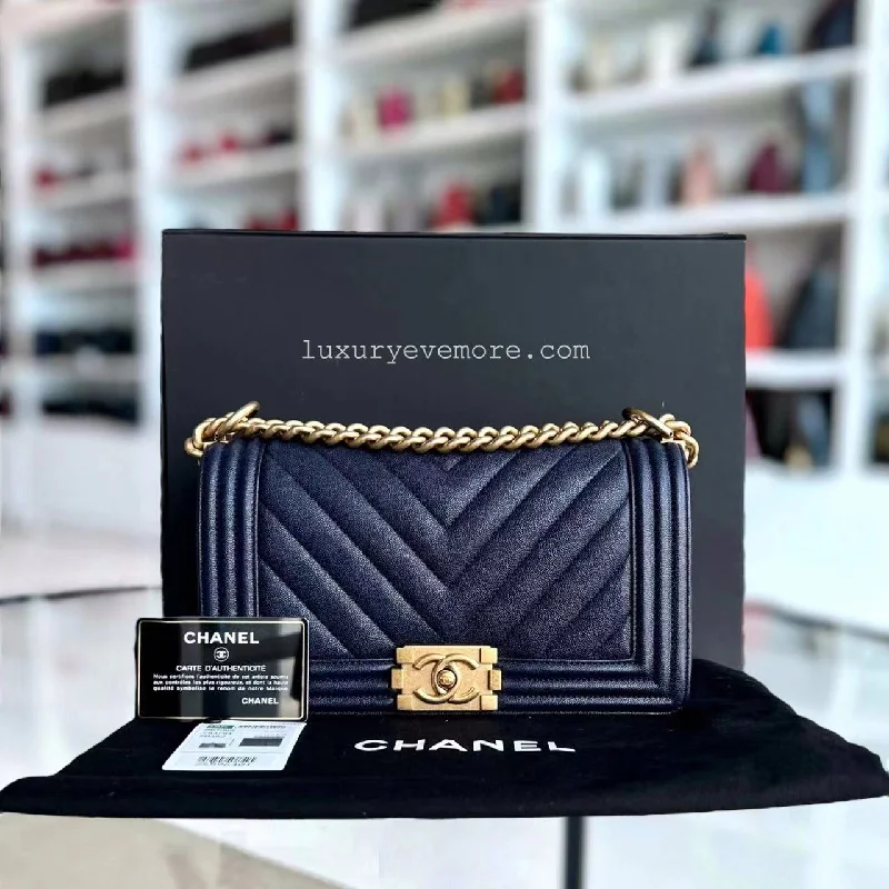 Chanel Designer Handbag with Unique DesignCaviar Boy Old Medium 25CM Chevron Grained Calfskin Dark Blue Leboy Golden Hardware Series 26