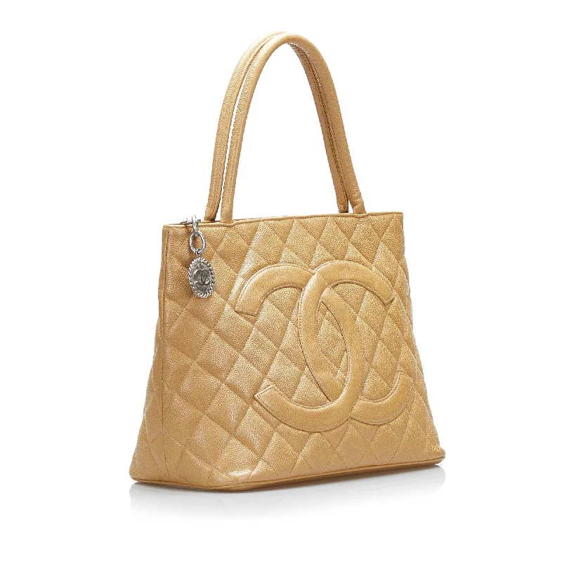 Chanel Limited Edition Handbag for CollectorsChanel Caviar Medallion Tote (ajgoYD)