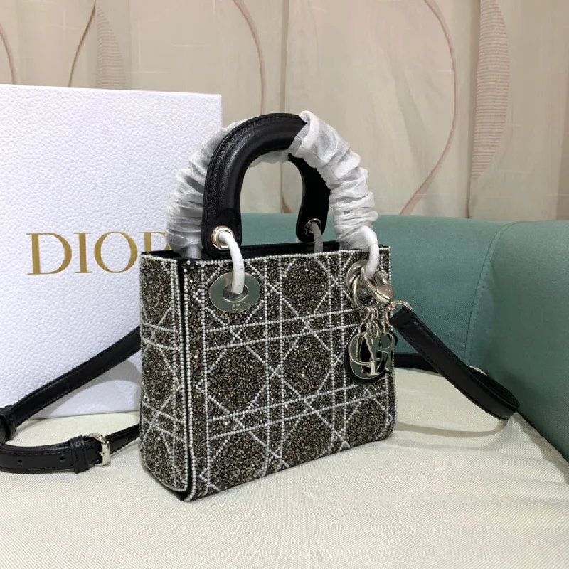 Luxury Christian Dior crossbody bags with a chain - link strapChristian Dior Bags  882