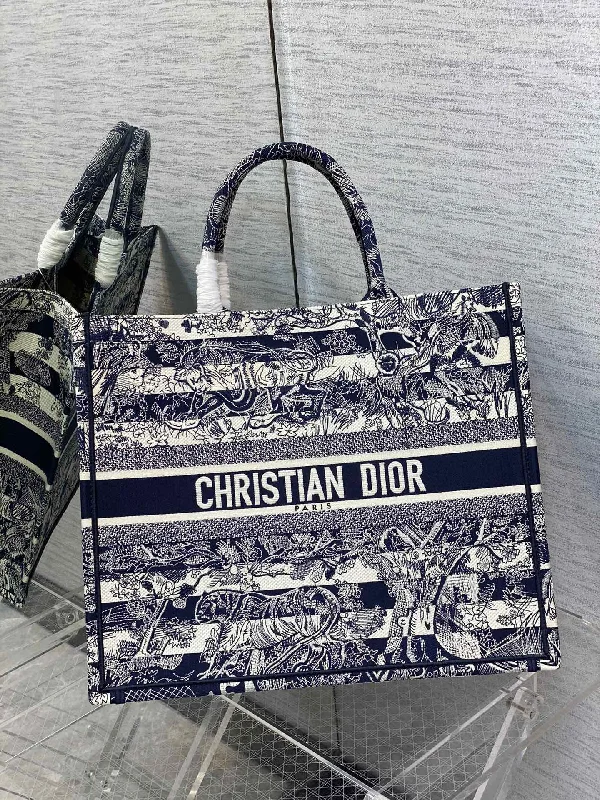 Christian Dior Saddle bags with a studded trim for a bold lookChristian Dior - Luxury Bags  405