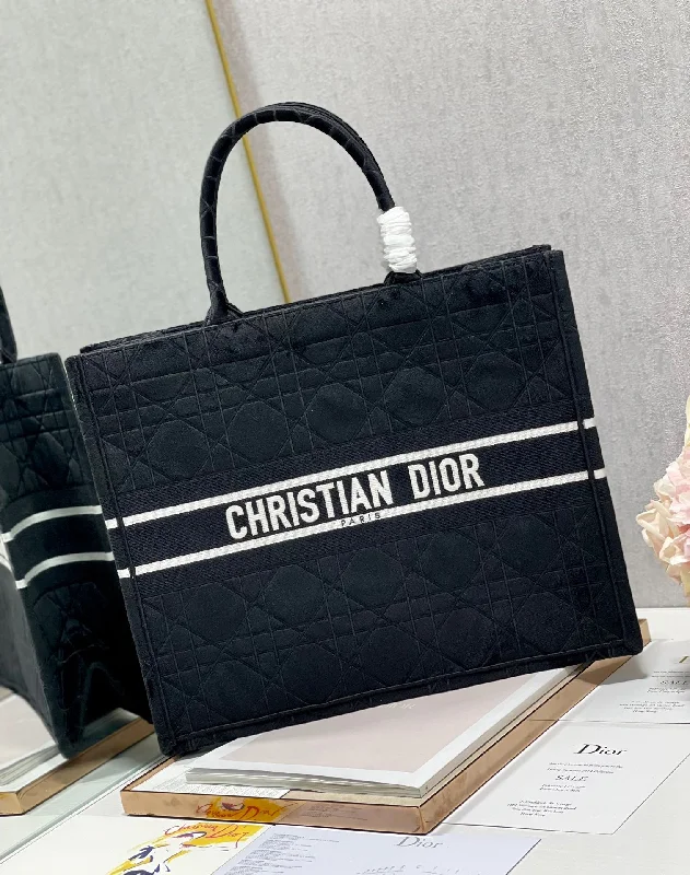 Stylish Christian Dior shoulder bags with a tassel - adorned zipperChristian Dior - Luxury Bags  413