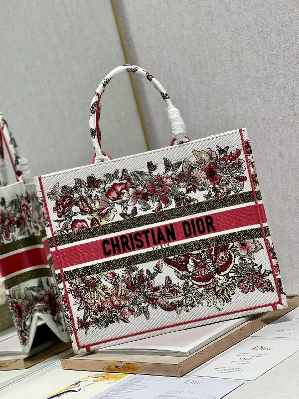 Christian Dior handbags with a snap - button closure and a decorative buckleChristian Dior - Luxury Bags  418