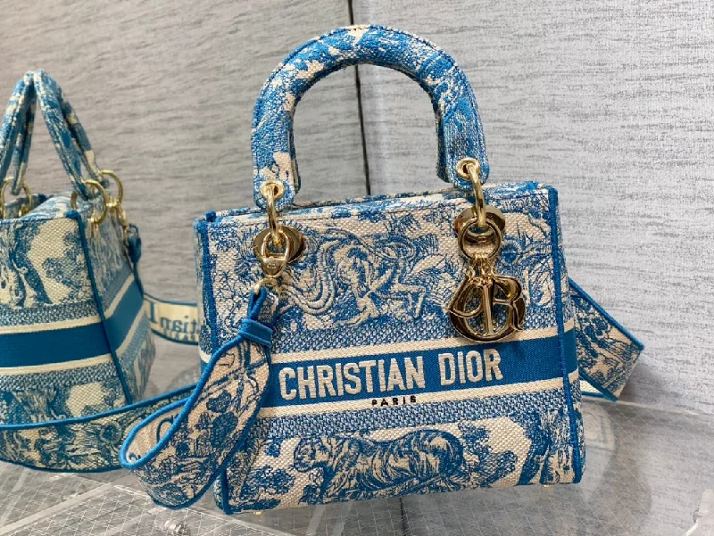 Christian Dior handbags with a removable shoulder strap for versatilityChristian Dior - Luxury Bags  424