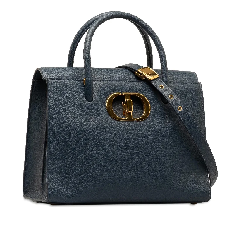 Contemporary Christian Dior handbags with a unique shapeDior Large Calfskin Saint Honore (OZra8E)