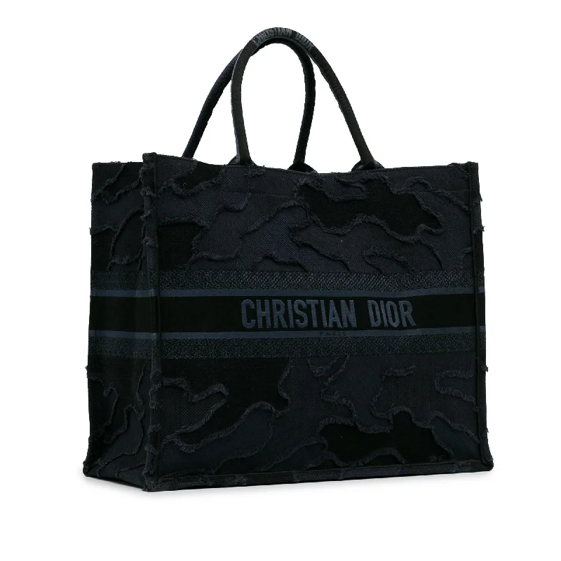 Fashion - forward Christian Dior tote bags for the modern womanDior Large Camouflage Book Tote (9q5gJD)