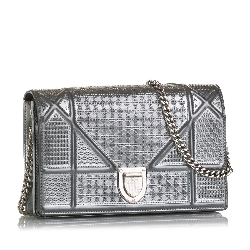 Christian Dior bags with a side - pocket for holding a water bottleDior Microcannage Diorama Wallet on Chain (tY8mBj)